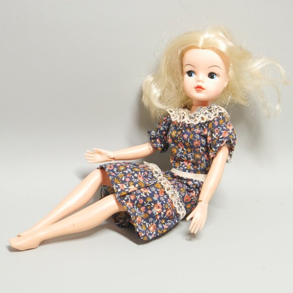 Sindy Doll Marx 033055X 1970s Original Dress Toy - Picture 1 of 12